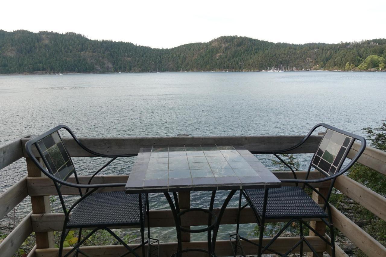 Shangrila Waterfront Vacation Home Bedwell Harbour Exterior photo