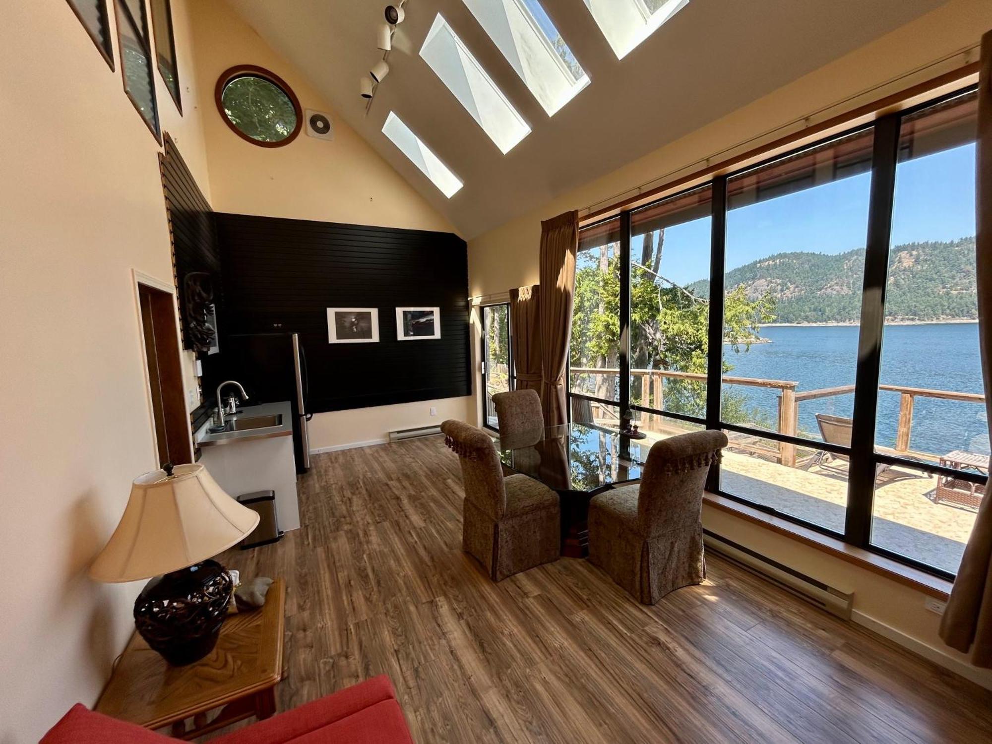 Shangrila Waterfront Vacation Home Bedwell Harbour Exterior photo
