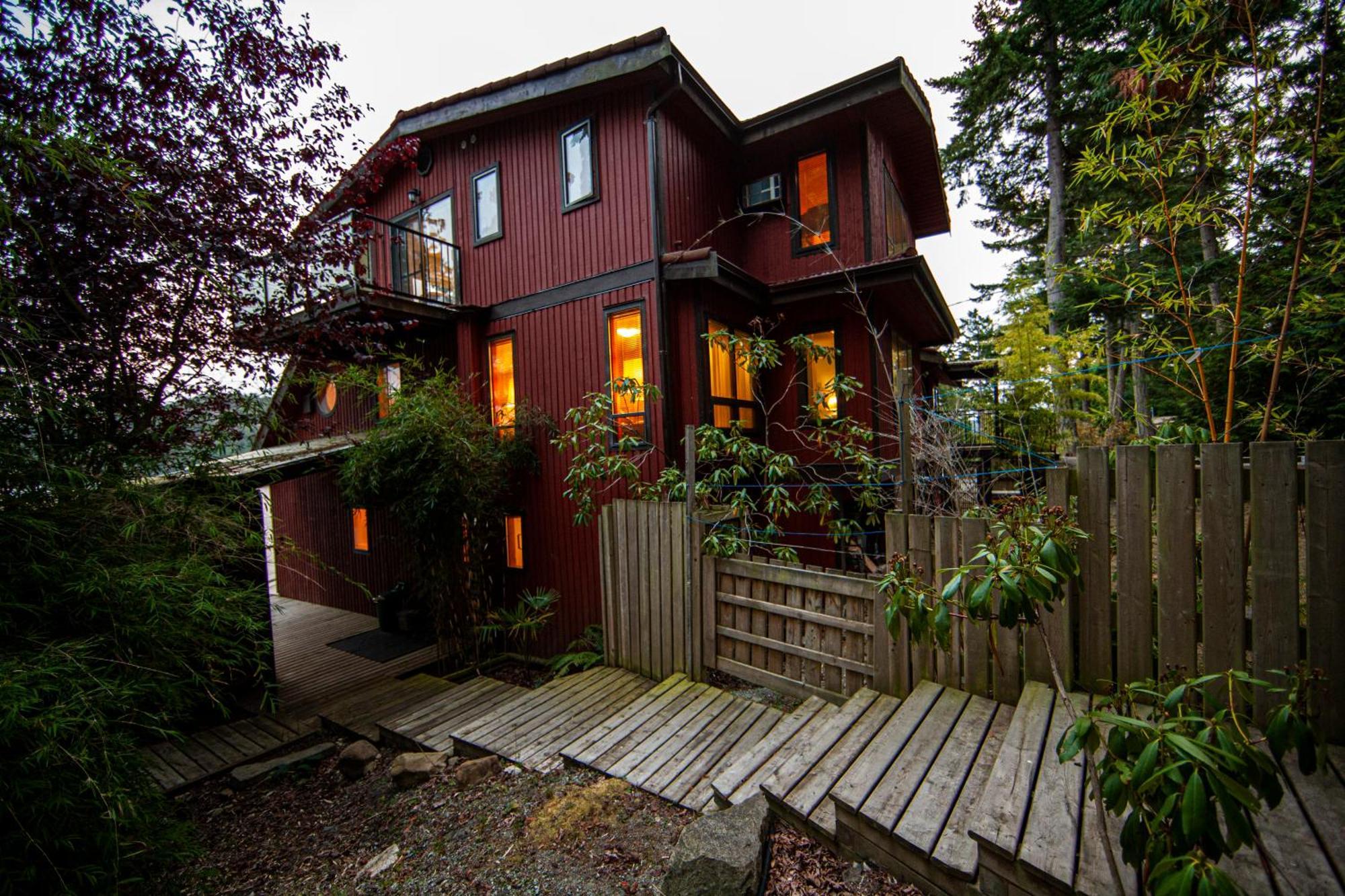 Shangrila Waterfront Vacation Home Bedwell Harbour Exterior photo