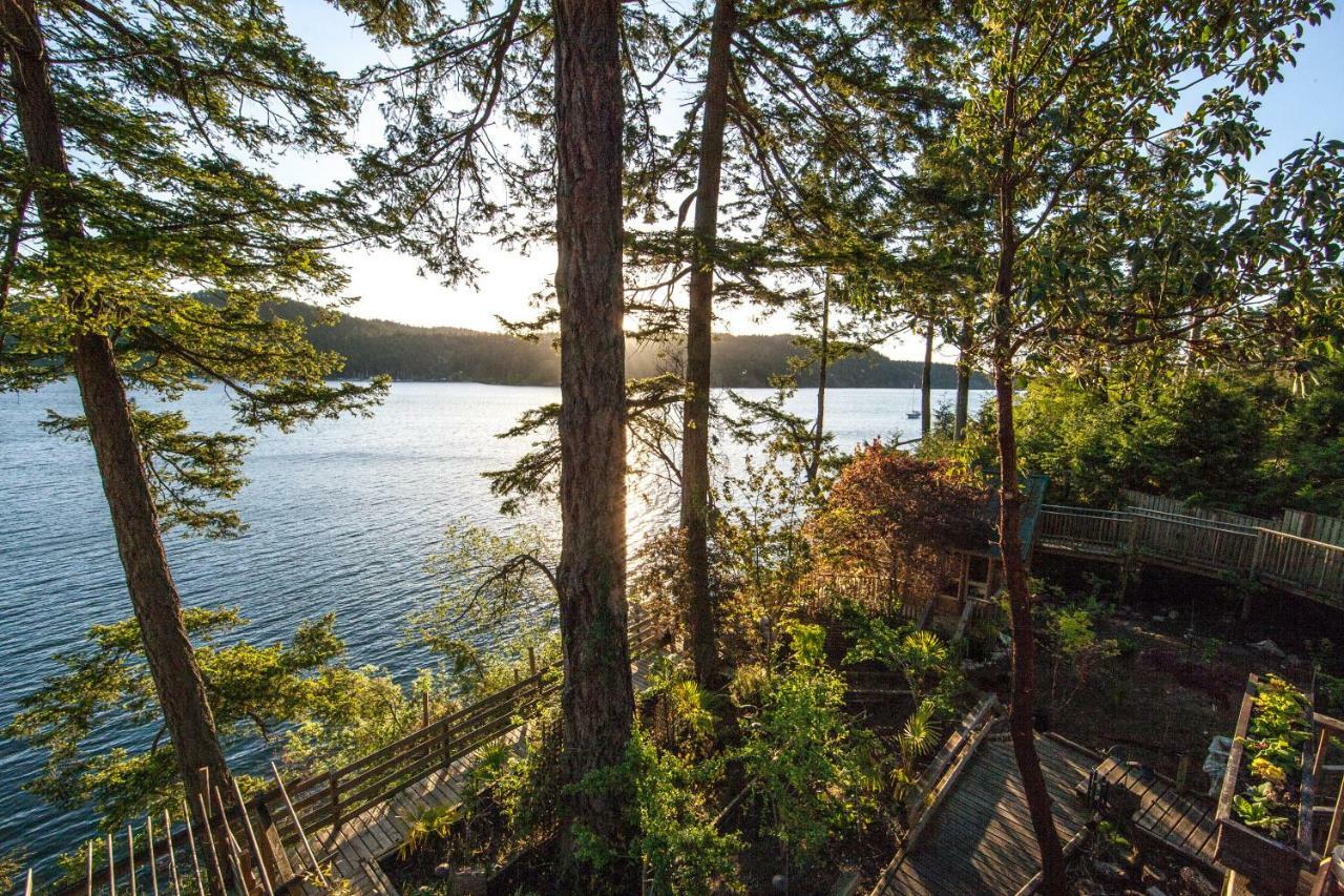 Shangrila Waterfront Vacation Home Bedwell Harbour Exterior photo